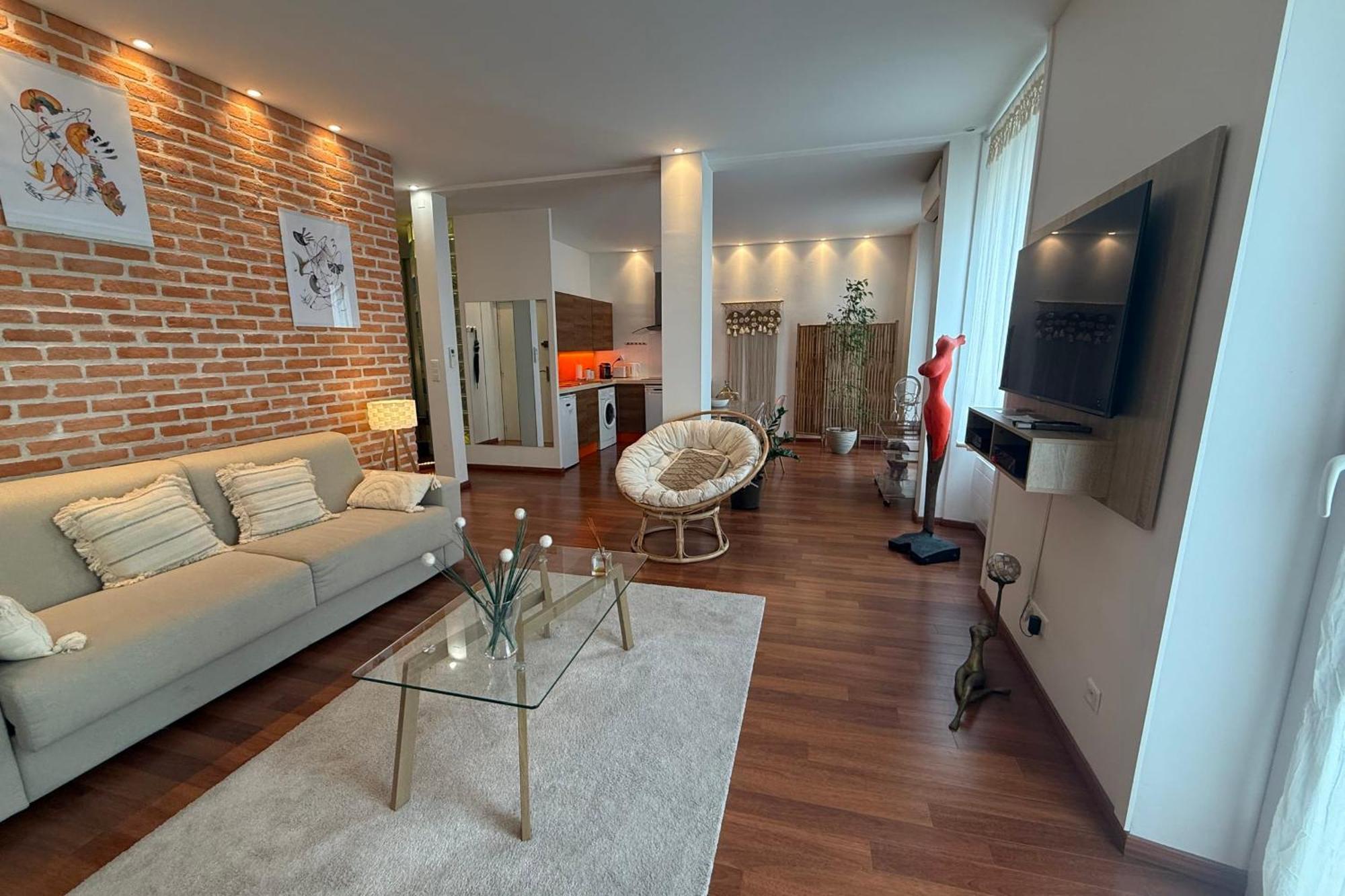 Ref 1988 -charming In The Center Of Cannes